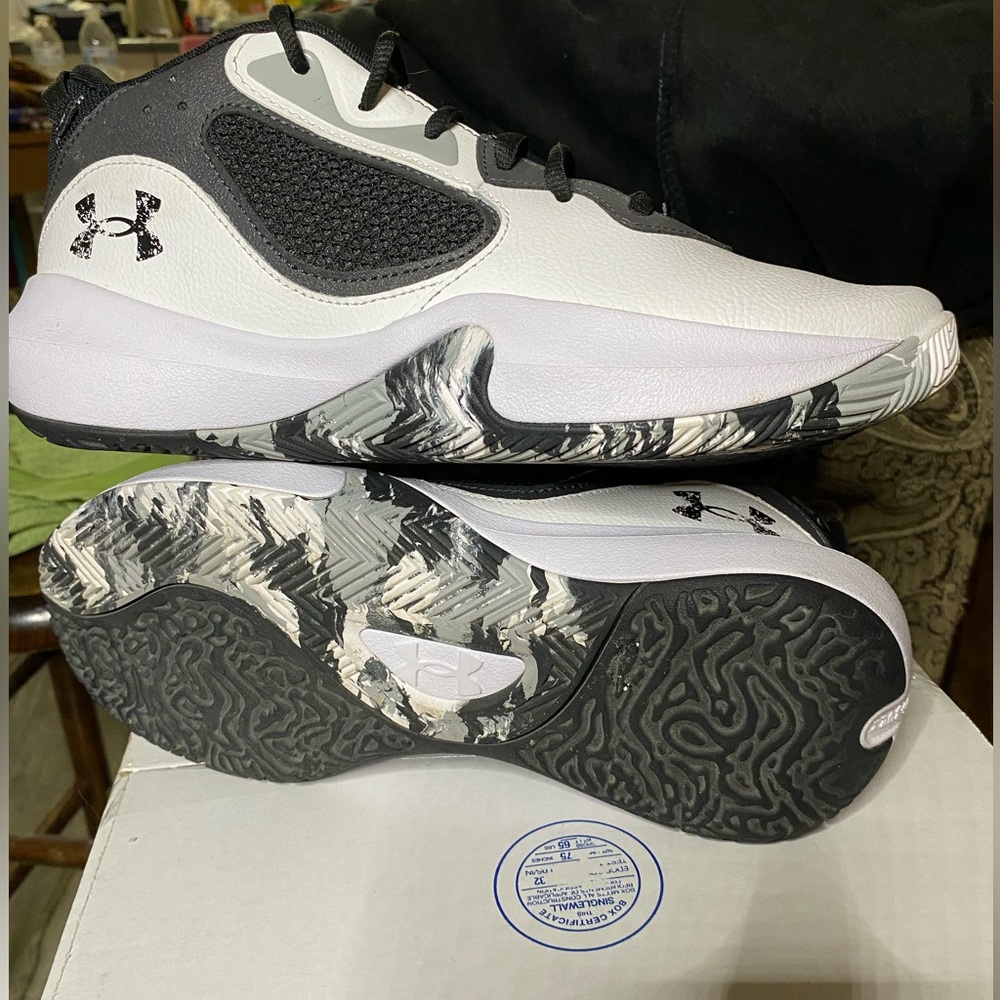 Men’s size 10 Under Armor